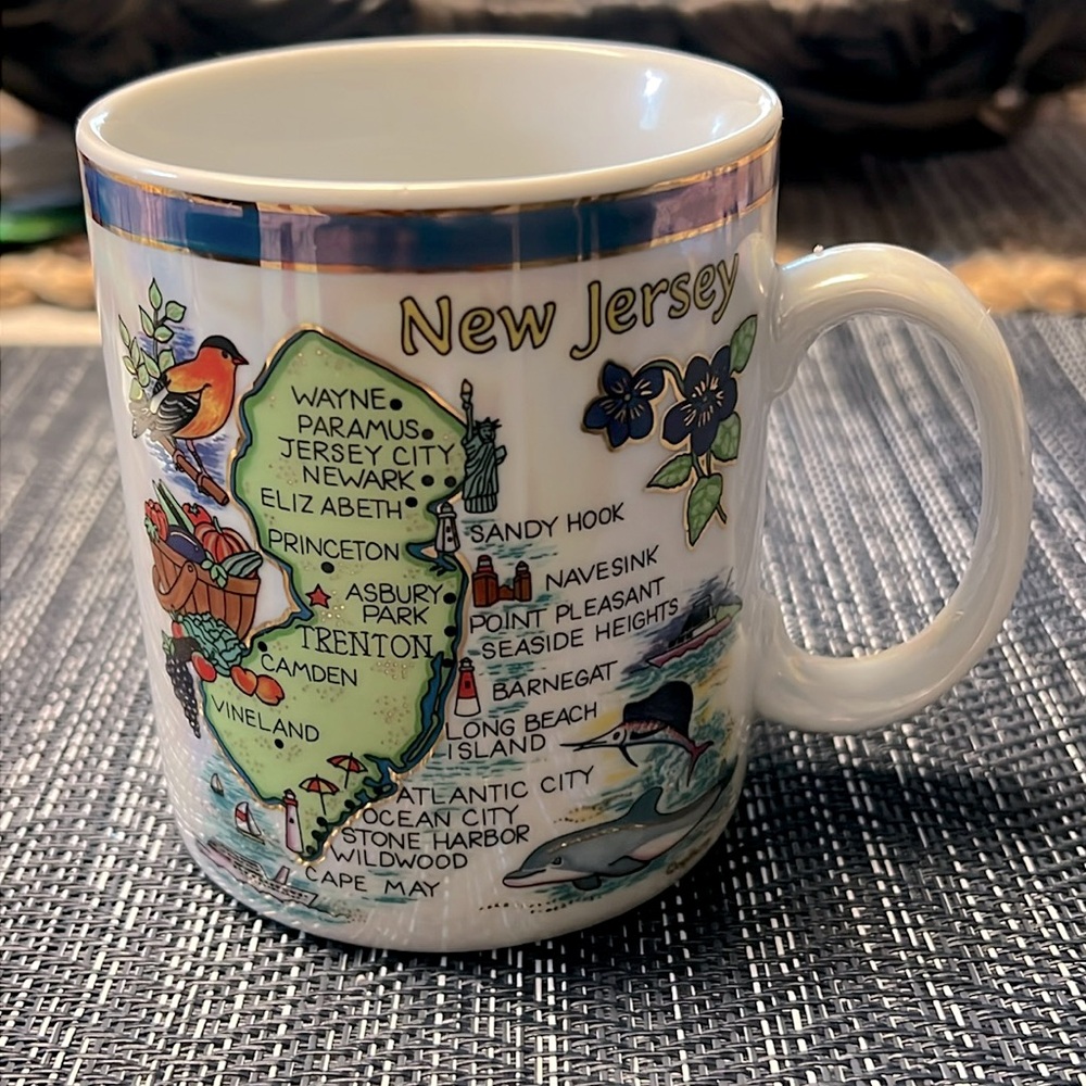 New Jersey Map Lusterware Collectable Mug. 10 oz